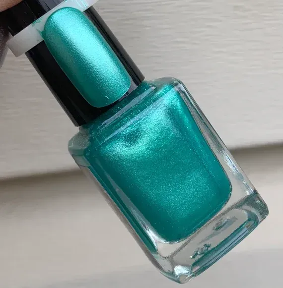 ESMALTE PARA UÑAS 100 BEAUTY AQUAMARINE PERLADO 